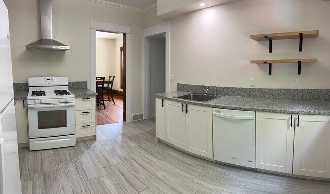 Foto del edificio - 713 Lake Dr SE