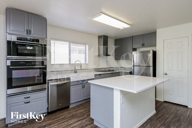 Building Photo - 8526 E Meseto Ave