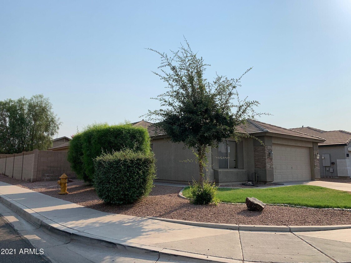 Foto principal - 12530 W Coldwater Springs Blvd