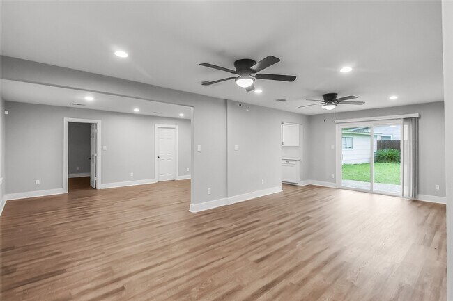 Building Photo - 5105 Oak Ave