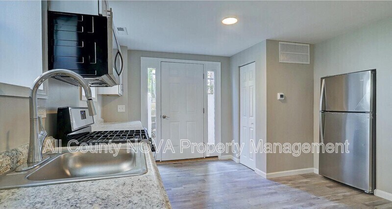 Primary Photo - 6110 41st Ave