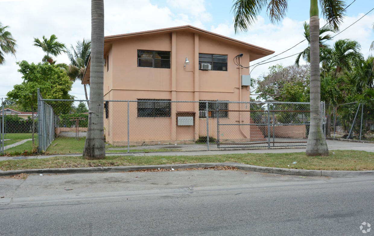 Primary Photo - 2146 NW 28th St