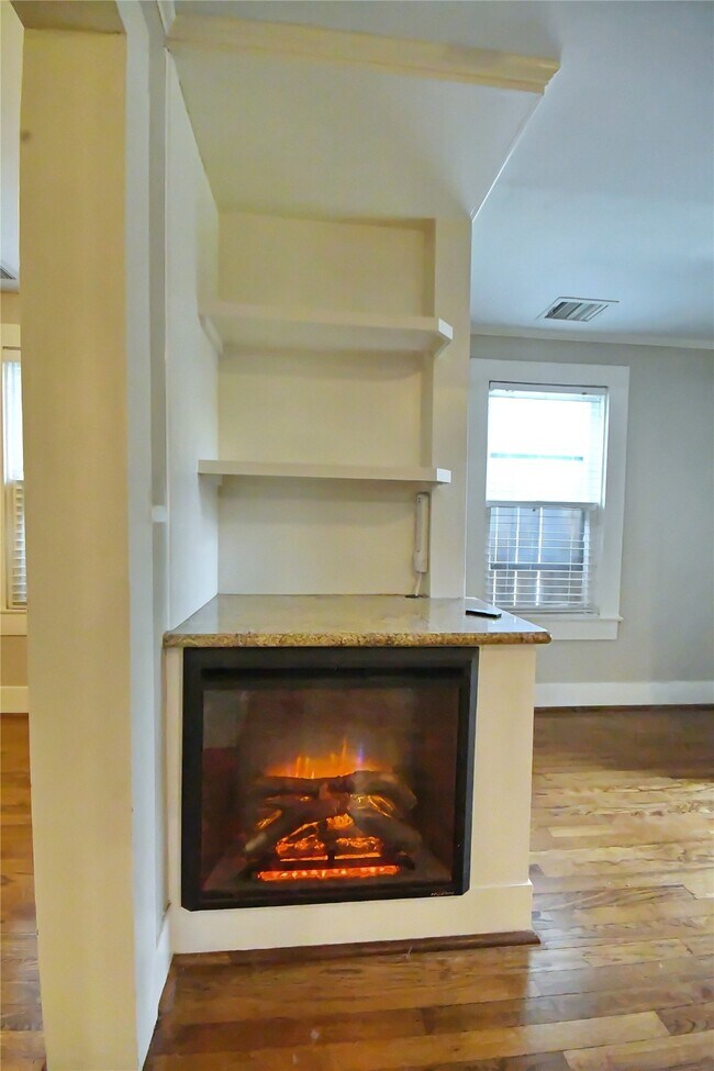 Building Photo - 1209 Studewood St
