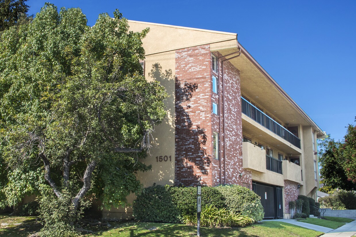 Primary Photo - 1501 Victory Blvd