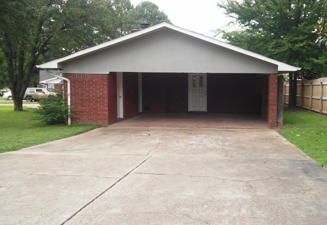 Building Photo - 3 Fontaine Dr