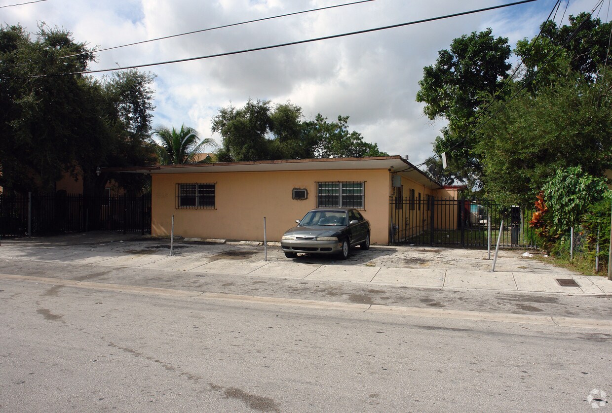 Building Photo - 82nd Terrace Apartments