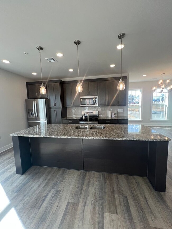 Building Photo - ** $500 OFF **
