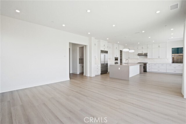 Building Photo - 120 Sunnybank