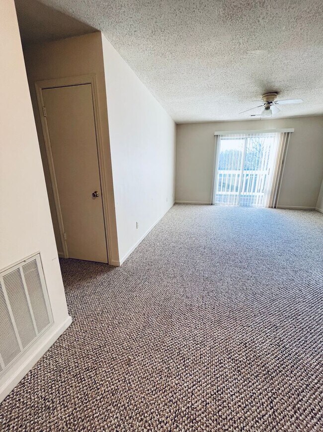 Foto del edificio - Spacious 2 bedroom 2 bathroom Apartment in McMinnville TN,