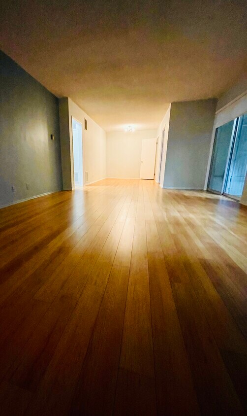 Foto principal - 906 N Sweetzer Ave