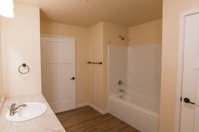 Building Photo - River Trail Estates - Half Off Security De...