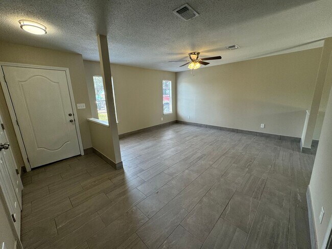 Building Photo - 7823 Coronet Ln