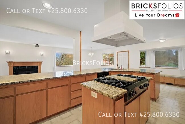 Building Photo - Welcome to Your New Tukwila Haven – Open C...