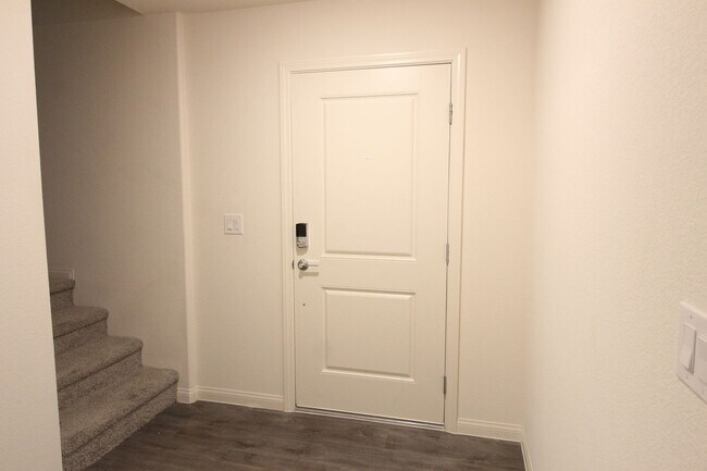 Foto del edificio - THREE BEDROOMS ALL WITH PRIVATE BATHROOMS