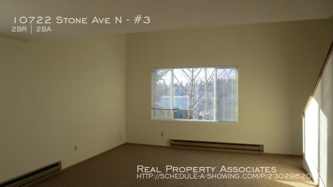 Building Photo - Spacious 2 Level 2 Bedroom Apartment