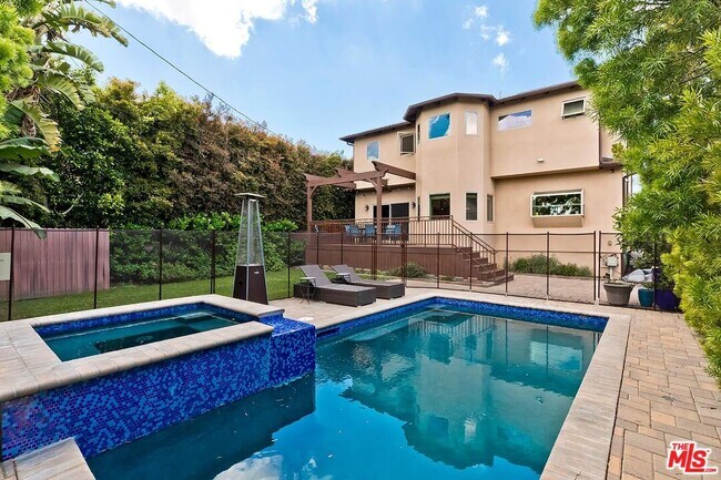 Foto del edificio - 1524 Reeves St