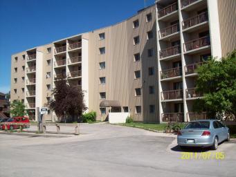 Photo du bâtiment - 3233 Silver Avenue