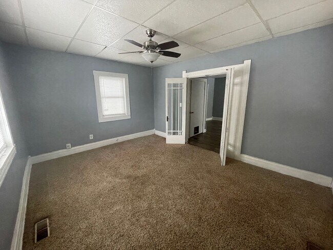 Building Photo - Spacious 2 Bedroom W/ A Bonus Room