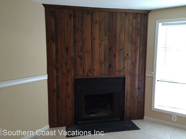 Foto del edificio - 2 br, 1.5 bath House - 403 75th Avenue Nor...