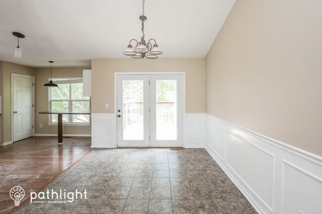 Foto del edificio - 15318 W 156th St