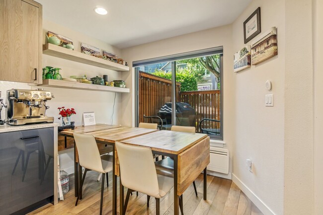 Foto del edificio - 2+ Bed 2.5 Bath East Madison Townhouse