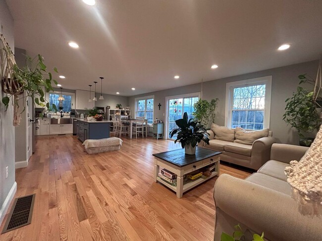 Building Photo - 13A Cedar Ridge Dr