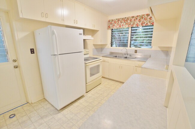 Building Photo - Charming 2 story Cottage in Lower Manoa