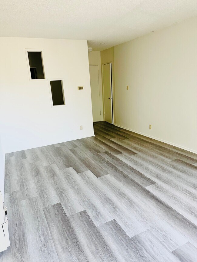 Living room - 7533 Lexington Ave