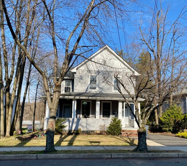 Foto del edificio - 26 S Maple Ave