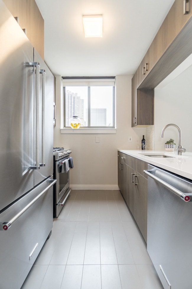 Building Photo - 377 E 33rd St