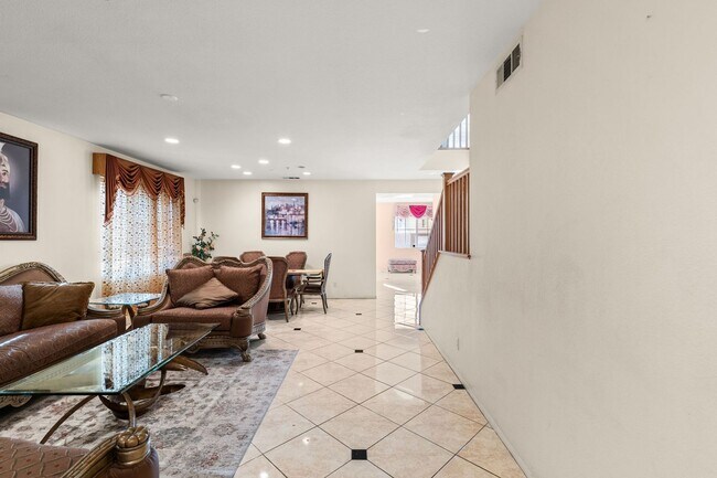 Foto del edificio - Beautiful 2 Story Home