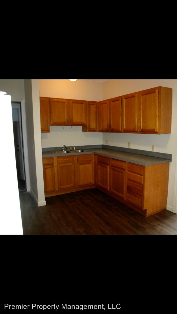 Building Photo - 385 Metacom Ave