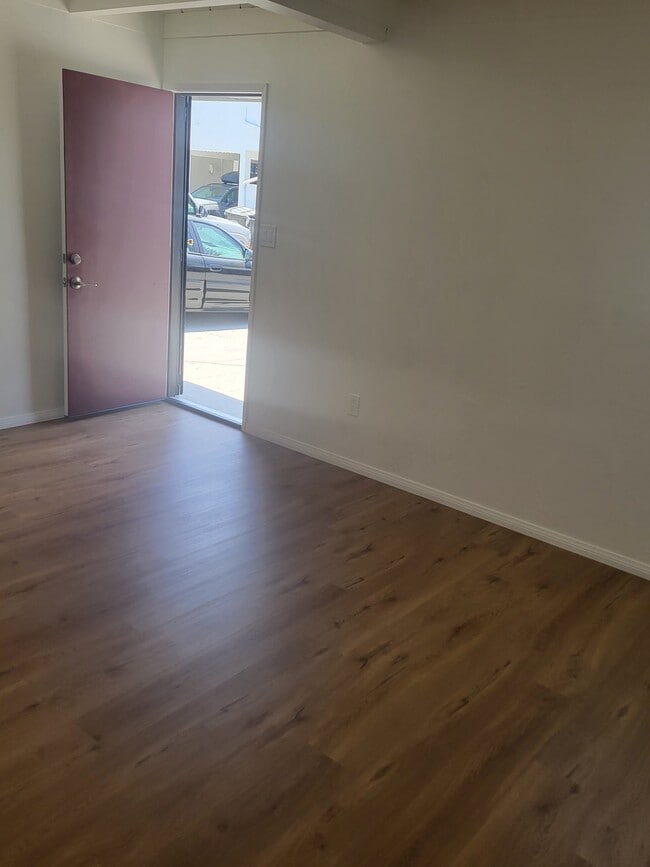 Foto del edificio - 4030 Ingraham St