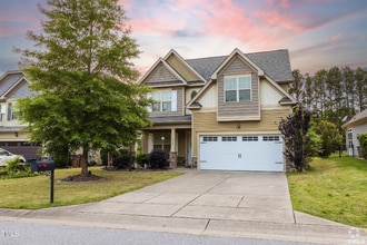 Building Photo - 2124 Longmont Dr
