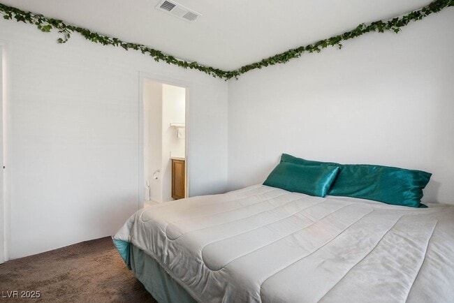 Building Photo - 611 Sedum Ave.