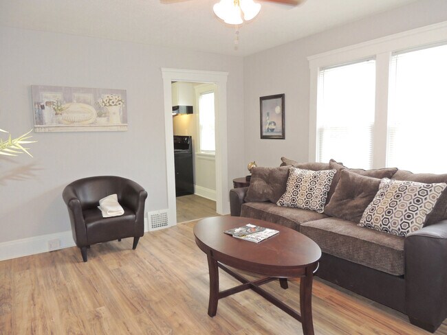 Foto del edificio - Renovated 3 Bed, 1 Full Bath Ranch for Rent!