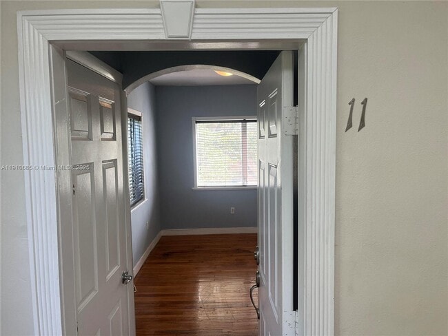 Foto del edificio - 223 Calabria Ave