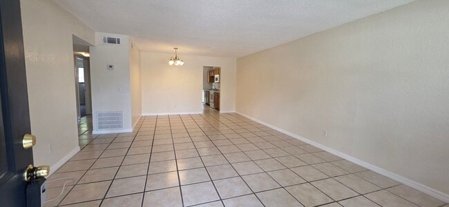 Building Photo - 605 Northlake Blvd