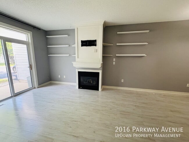 Building Photo - 2016 Parkway Ave