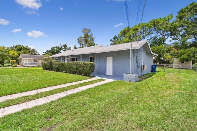 Building Photo - 910 43rd St W