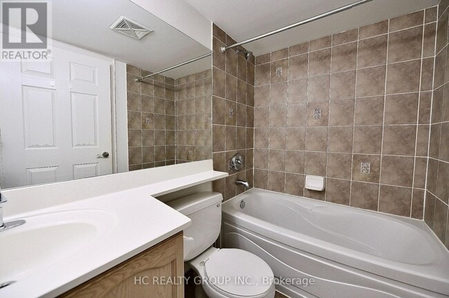 Building Photo - 15 Greenview Ave