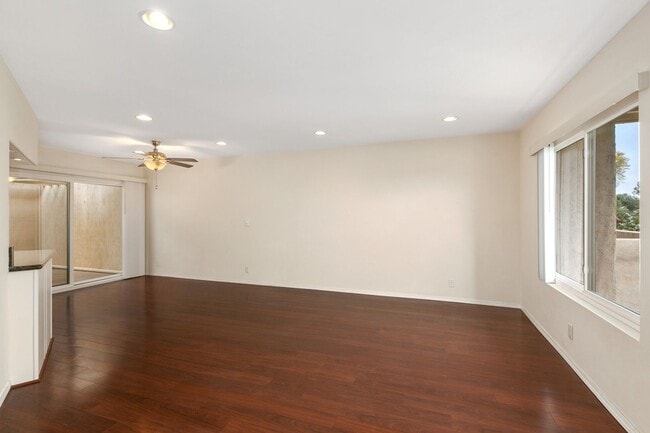Building Photo - Woodlands South - La Jolla Townhome