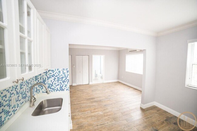 Foto del edificio - 53 NE 49th St