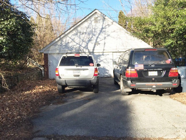 Building Photo - Raleigh Court Triplex