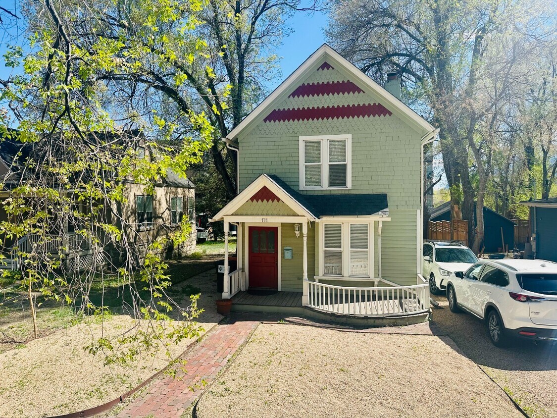 Foto principal - Charming 3 bedroom Victorian home!