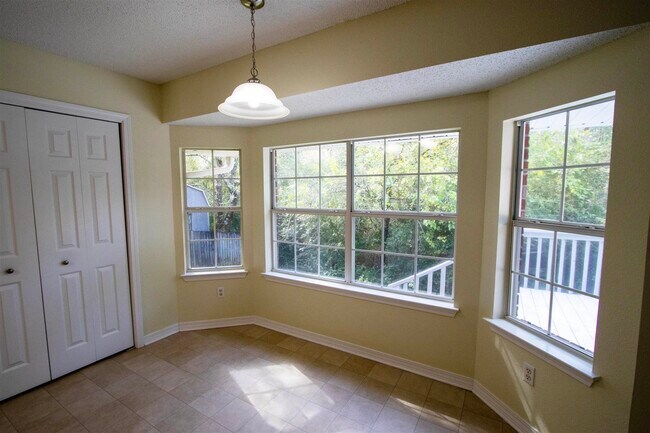 Building Photo - 1695 Condor Dr