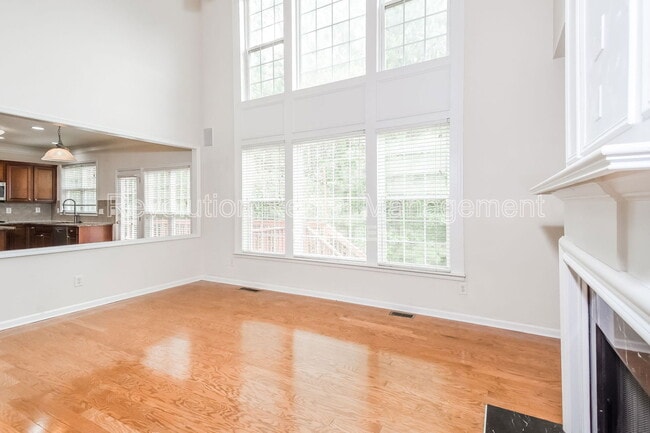 Building Photo - 233 Sumac Tr
