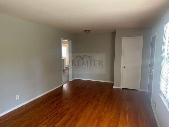 Foto del edificio - 6408 Blue Ridge Cutoff