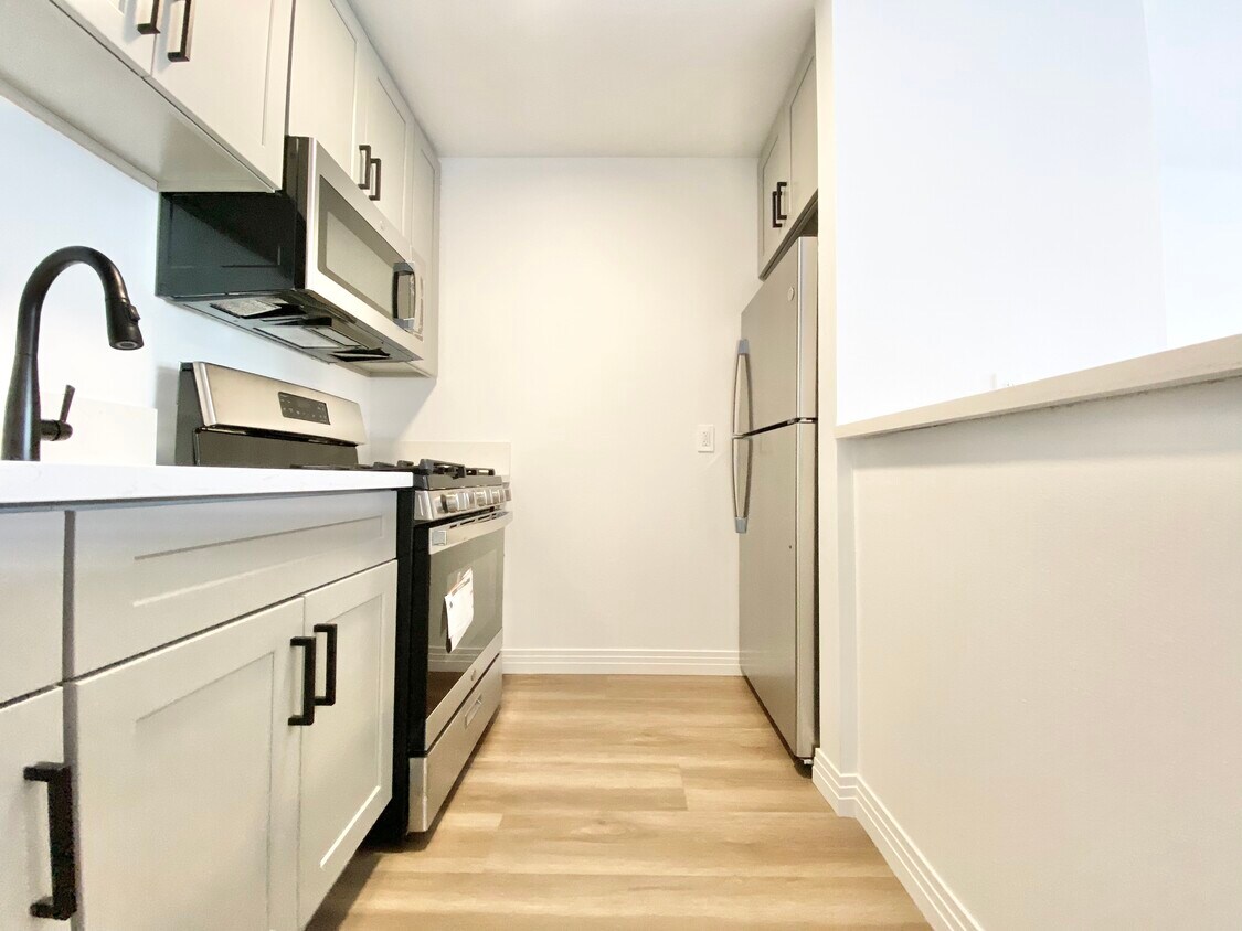 Foto principal - 1240 Bronson Ave