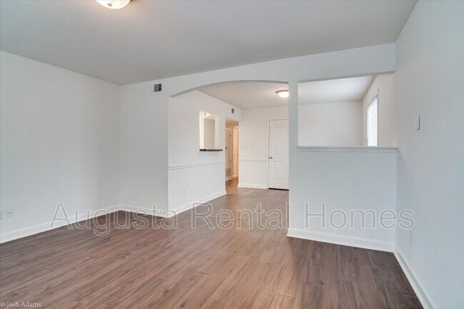 Foto del edificio - 4008 Wheeler Woods Rd